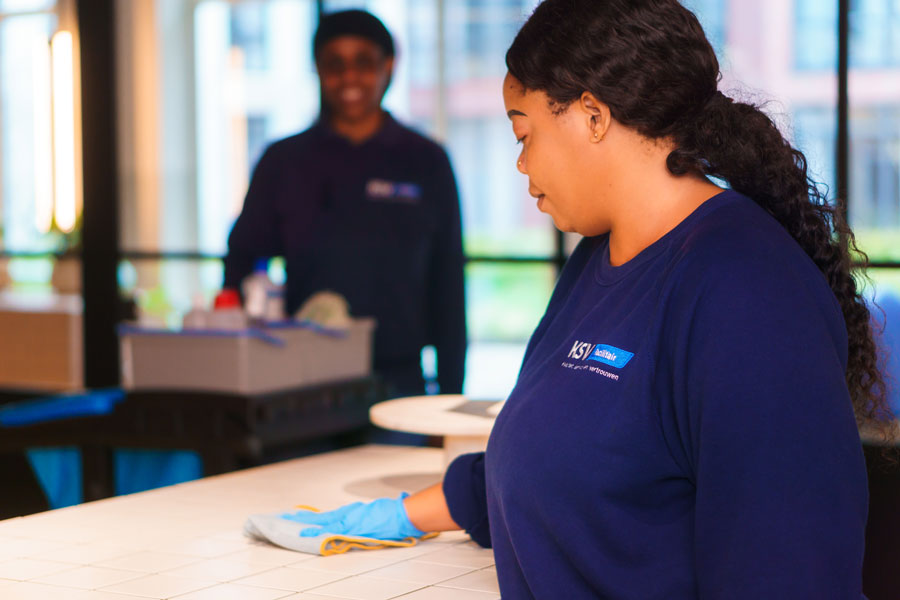 KSV schoonmaakteam aan het werk